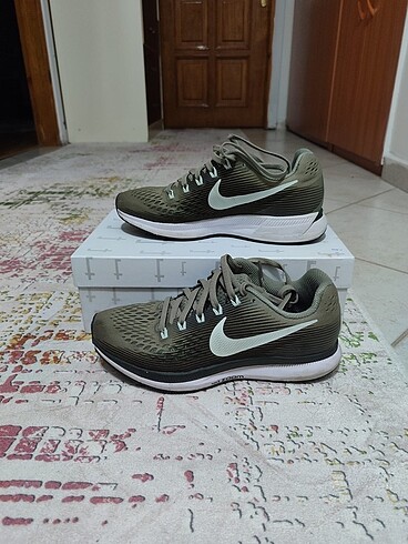 Nike Kosu Ayakkabisi