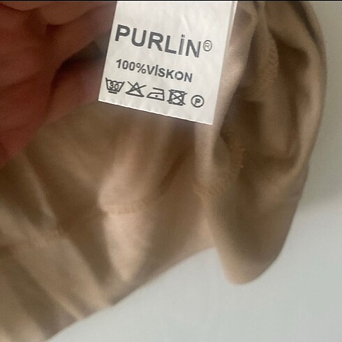 l Beden ten rengi Renk Purlin#Degaje yaka taşlı bant süslemeli#