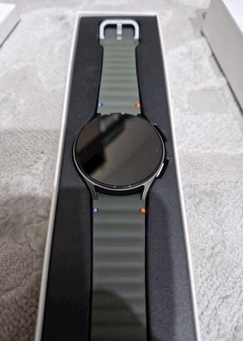 Beden Samsung Galaxy Watch7 Koyu Haki Akıllı Saat