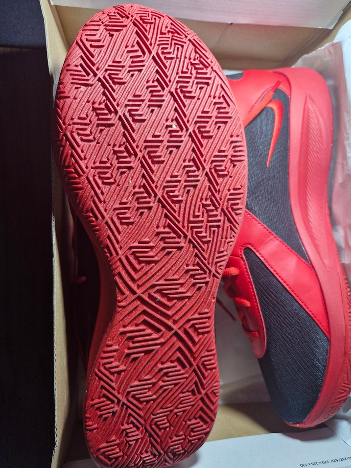 Kırmızı Siyah Basketbol Ayakkabısı - Görsel 2