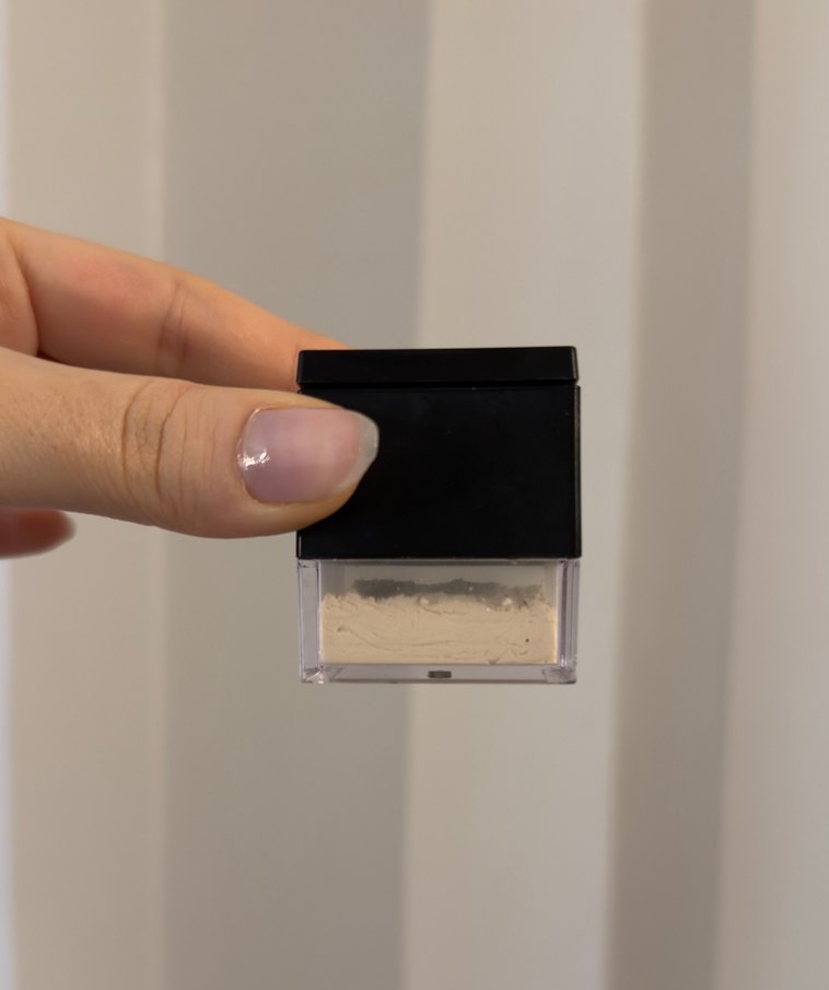 Huda Beauty Siyah Koyu Pudra - Görsel 5