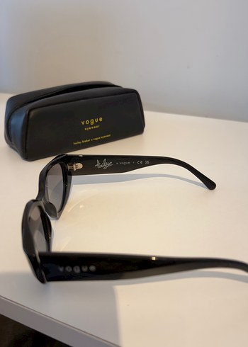 Siyah Parlak Kadın Güneş Gözlüğü - Görsel 3