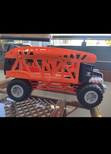  Beden Hotwheels dev monster araç taşıyıcı tır