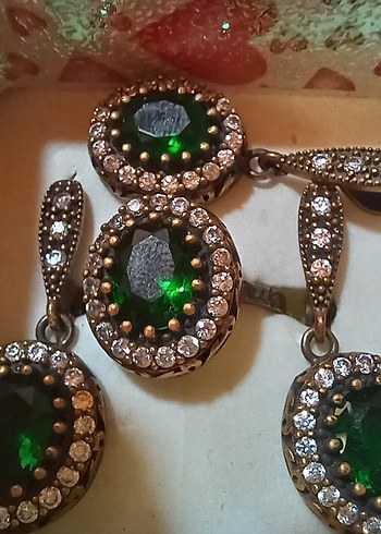 Beden Yeşil Kök Zümrüt Zirkon Kenarlı Gümüş Kadın Takı Seti