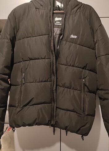 Pull&bear kapüşonlu şişme mont 