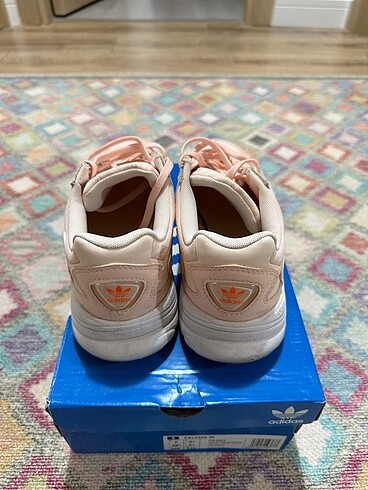 38,5 Beden Adidas falcon spor ayakkabı
