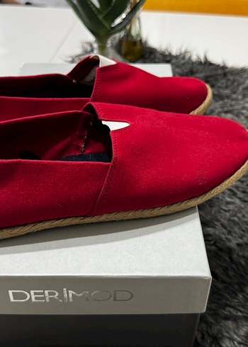 Kırmızı ayakkabı - Görsel 2