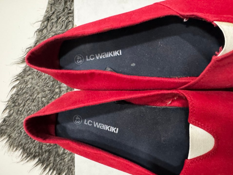 Kırmızı ayakkabı - Görsel 3