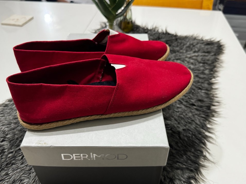 Kırmızı ayakkabı - Görsel 2