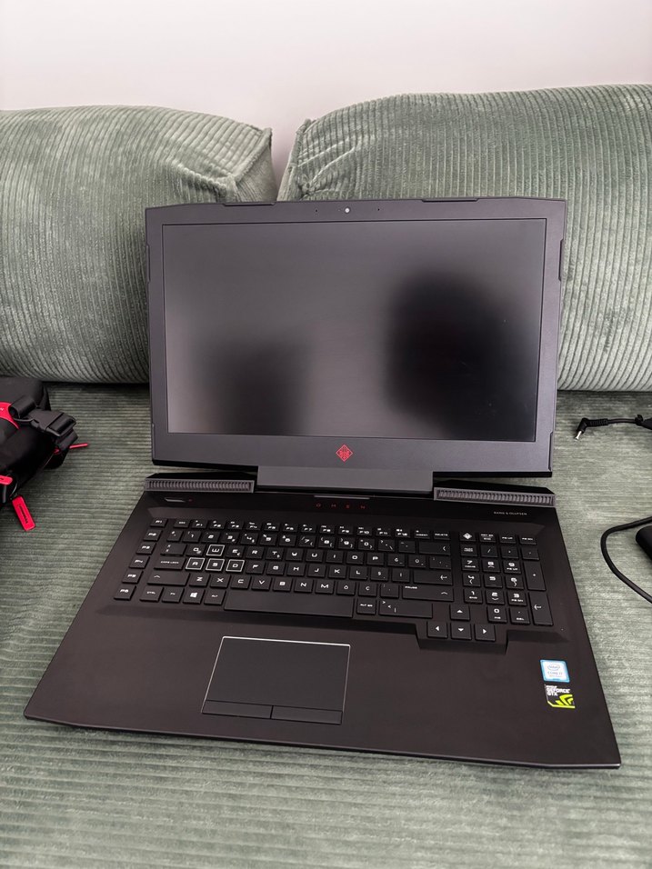 Siyah HP Omen 17 Laptop - Görsel 3