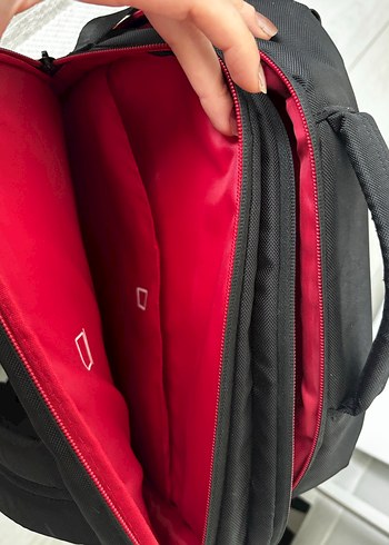 Siyah HP OMEN 17.3 inç Sırt Çantası - Görsel 4