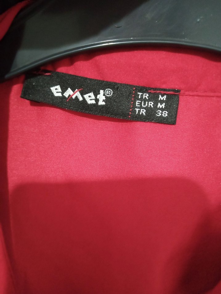 Kırmızı Fermuarlı Yağmurluk - Görsel 3