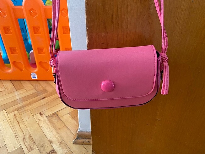 Şeker pembe çapraz kol çantası