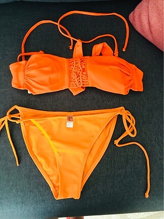 Turuncu bikini