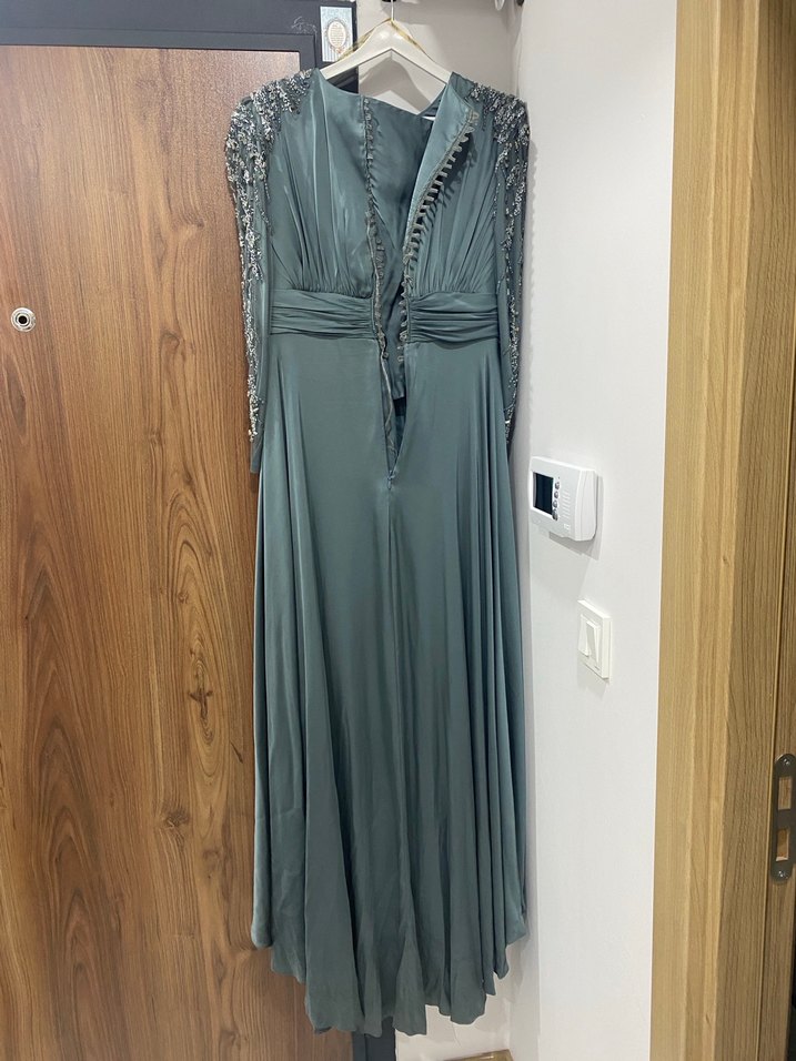 Uzun Kollu İşlemeli küf yeşili Kadın Abiye Elbise - Görsel 2