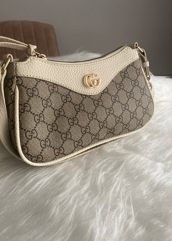 Gucci Bej Deri Kadın Omuz Çantası - Modern Klasik