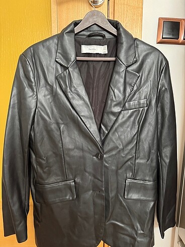 BERSHKA deri blazer