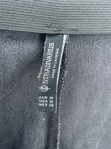 m Beden siyah Renk Stradivarius Düz Kesim %70 İndirimli.