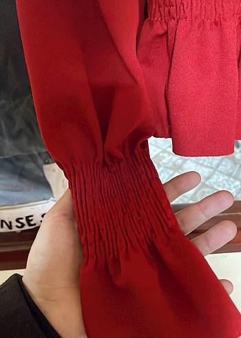 Kırmızı Nakışlı Fırfırlı bluz - Görsel 3