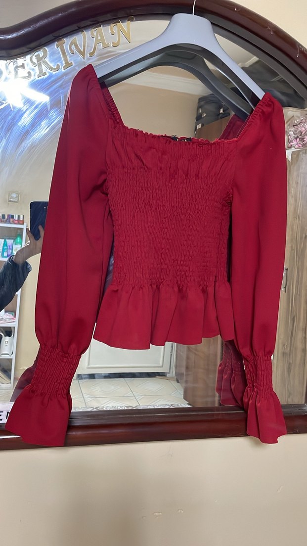 Kırmızı Nakışlı Fırfırlı bluz - Görsel 2