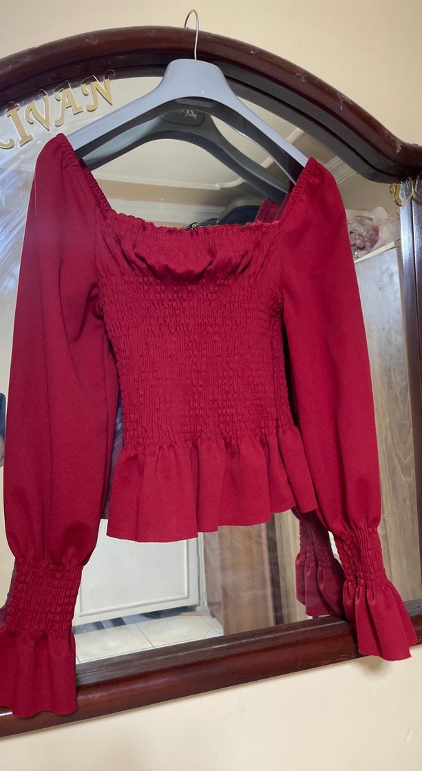 Kırmızı Nakışlı Fırfırlı bluz - Görsel 4