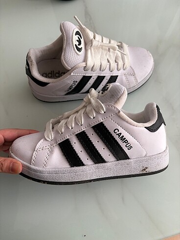 35 Beden Adidas Spor Ayakkabı