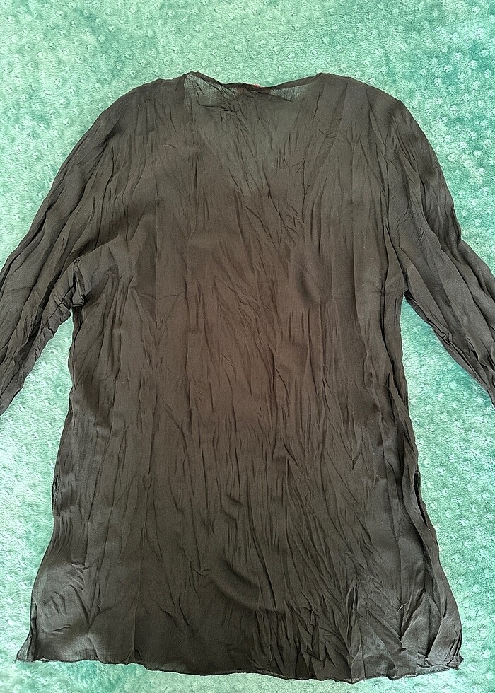 Yakası boncuk işlemeli bluz - Görsel 4