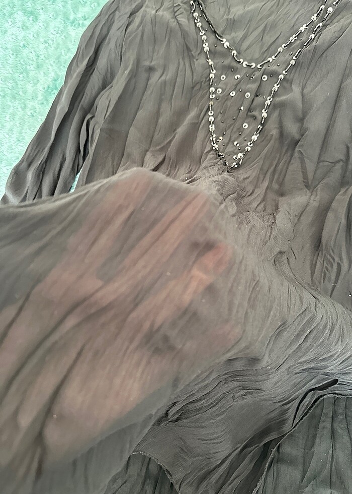 Yakası boncuk işlemeli bluz - Görsel 5