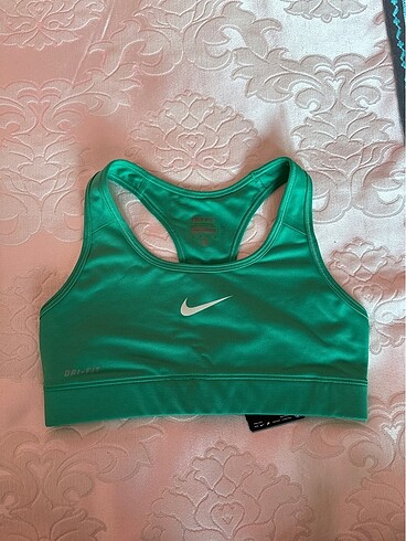 Nike sporcu sütyeni
