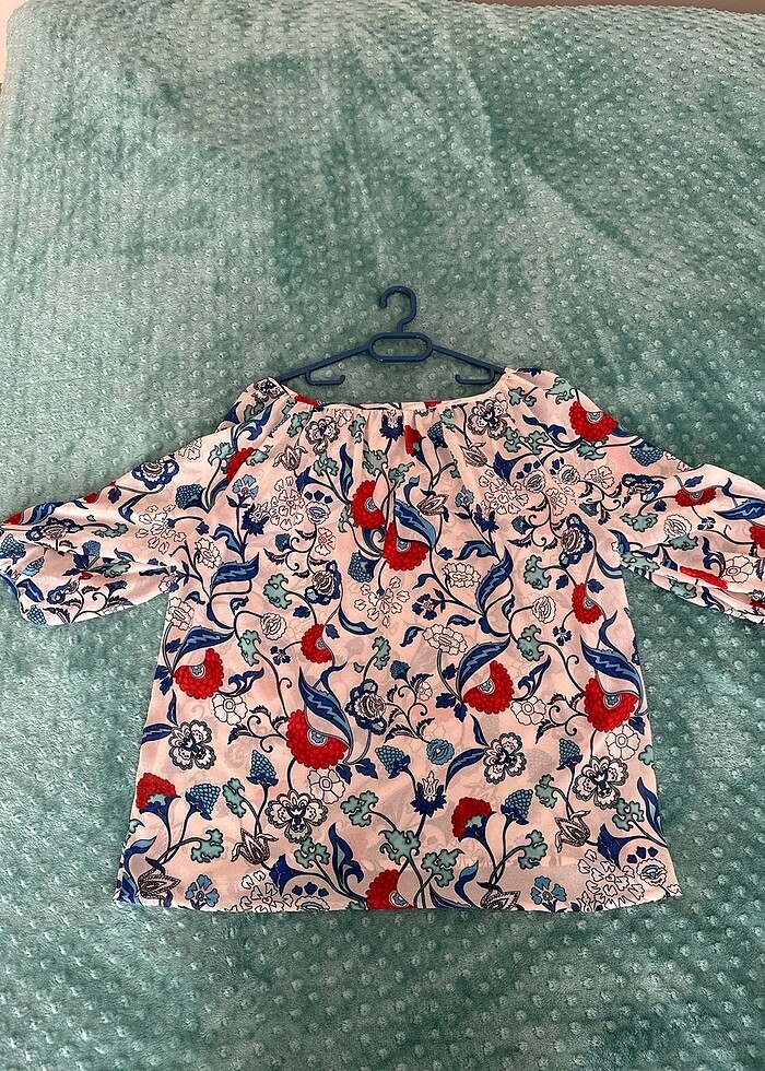 Özel desenli şifon bluz - Görsel 3