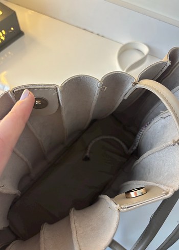 Pilise Detaylı Bej Deri Kadın Çanta - Görsel 4