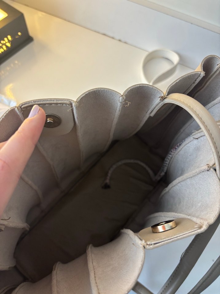 Pilise Detaylı Bej Deri Kadın Çanta - Görsel 4