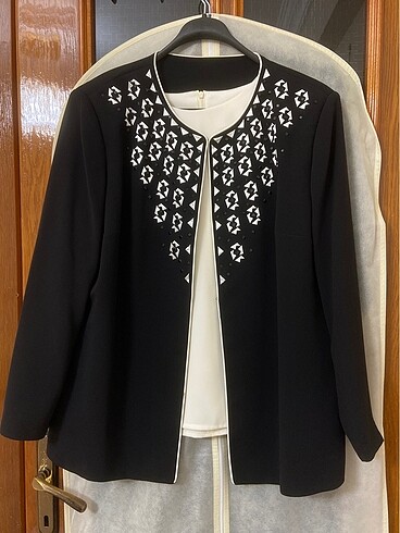 Zara Kadın 48-50 beden ceketli takım