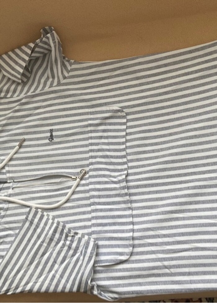 Kapüşonlu tişört - Görsel 2