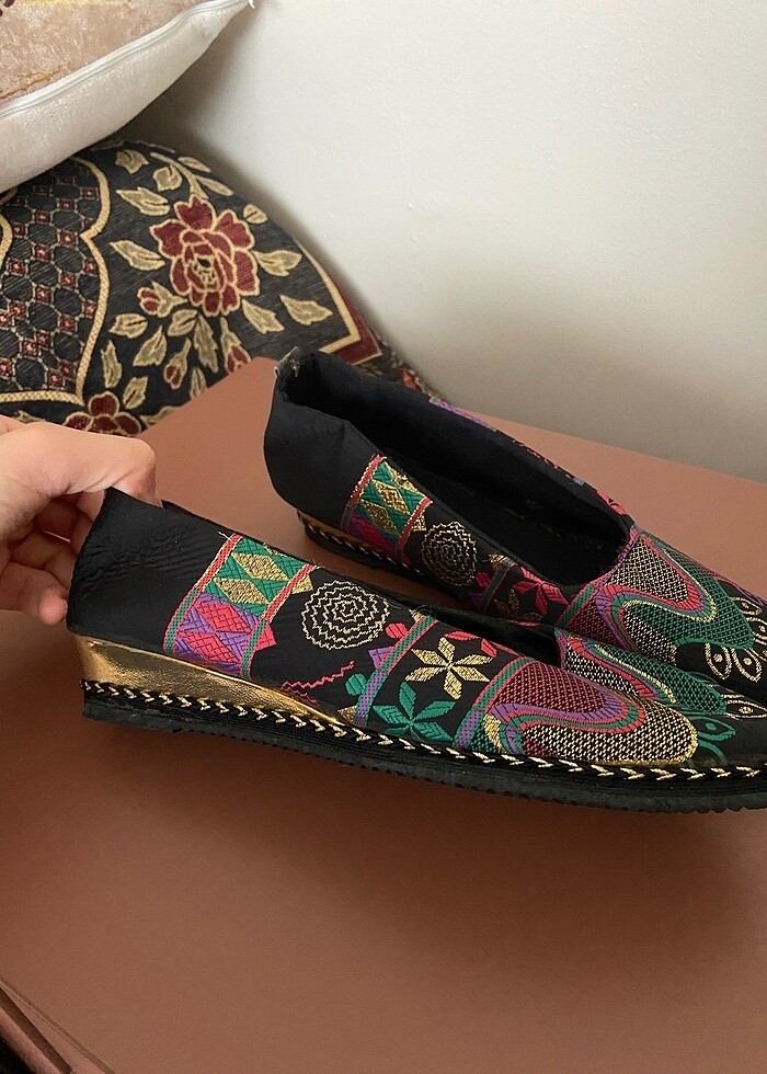 Nakışlı 90? model kadın ayakkabı - Görsel 3