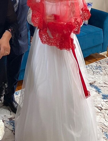 Beyaz tüllü uzun elbise