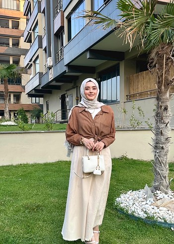 Kahverengi gömlek, bej rengi etek takım - Görsel 8