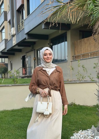 Kahverengi gömlek, bej rengi etek takım - Görsel 9