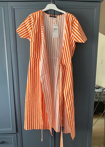 Turuncu Çizgili V Yaka Uzun Elbise - Görsel 3