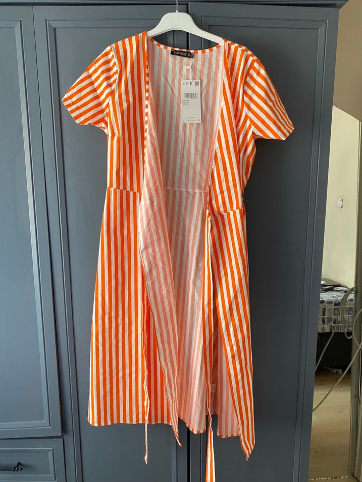 Turuncu Çizgili V Yaka Uzun Elbise - Görsel 3