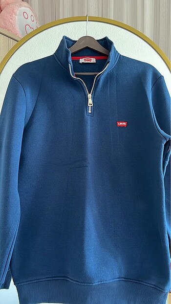 Levis sweatshirt