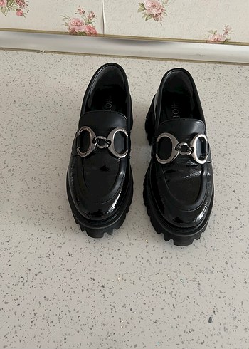 Parlak Siyah Platform Topuklu Loafer