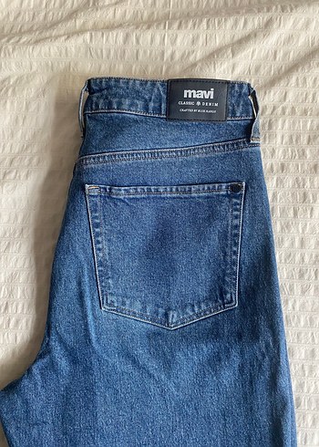 Mavi Orta Boy Düz Kesim Kadın Kot Pantolon