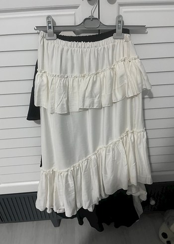 Beyaz Mini Fırfırlı Etek - Görsel 2