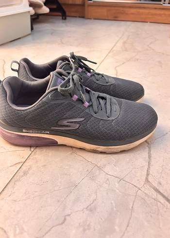 Skechers 40