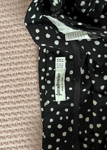 Stradivarius Düğmeli Siyah Puantiyeli Etek