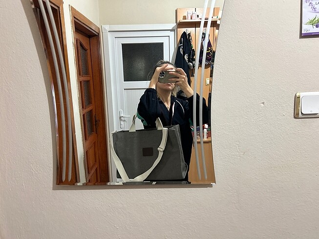 Gri çanta