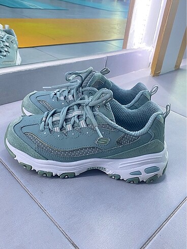Skechers