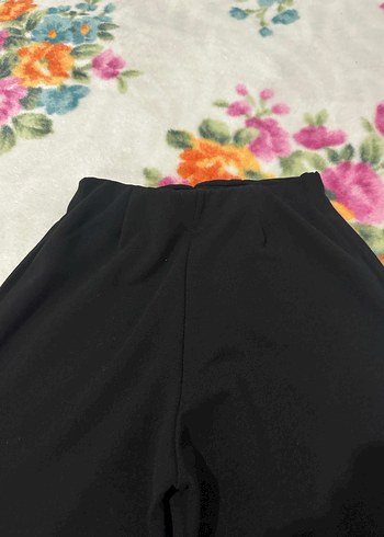 Kadın Siyah Rahat Kesim Midi Kumaş Pantolon - Görsel 3