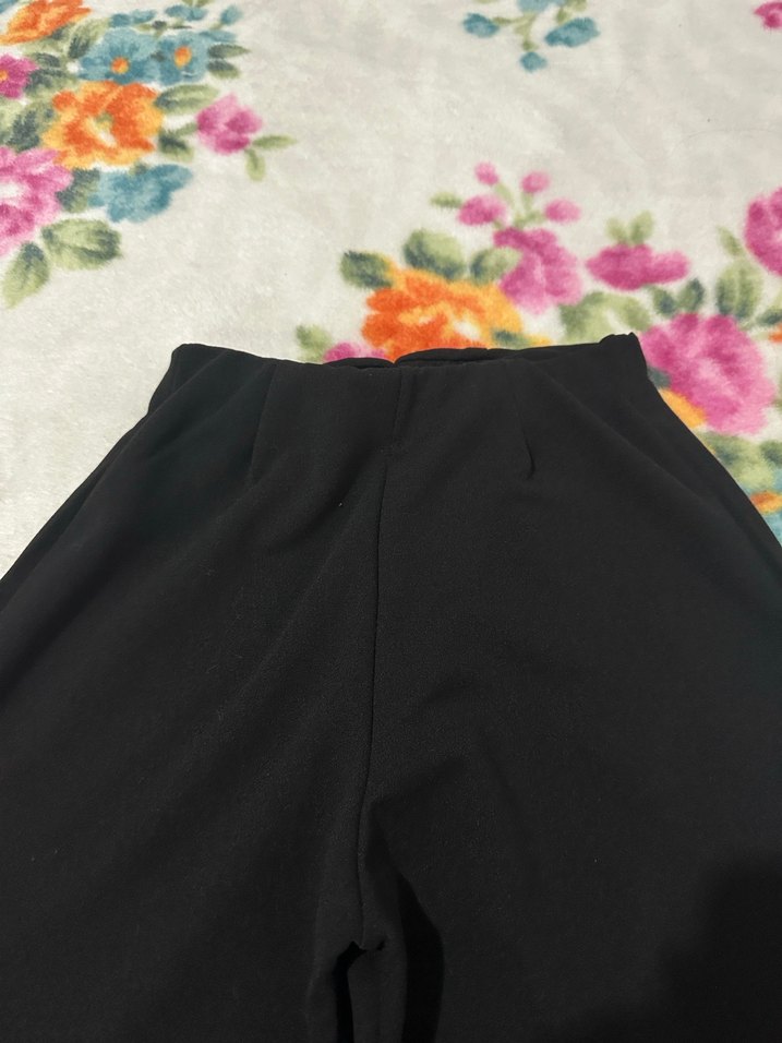 Kadın Siyah Rahat Kesim Midi Kumaş Pantolon - Görsel 3